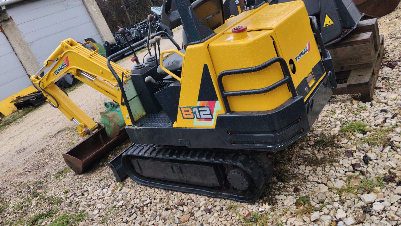Yanmar B12.2B forgókotró-kompakt lánctalpas kotrógép - Kép 3